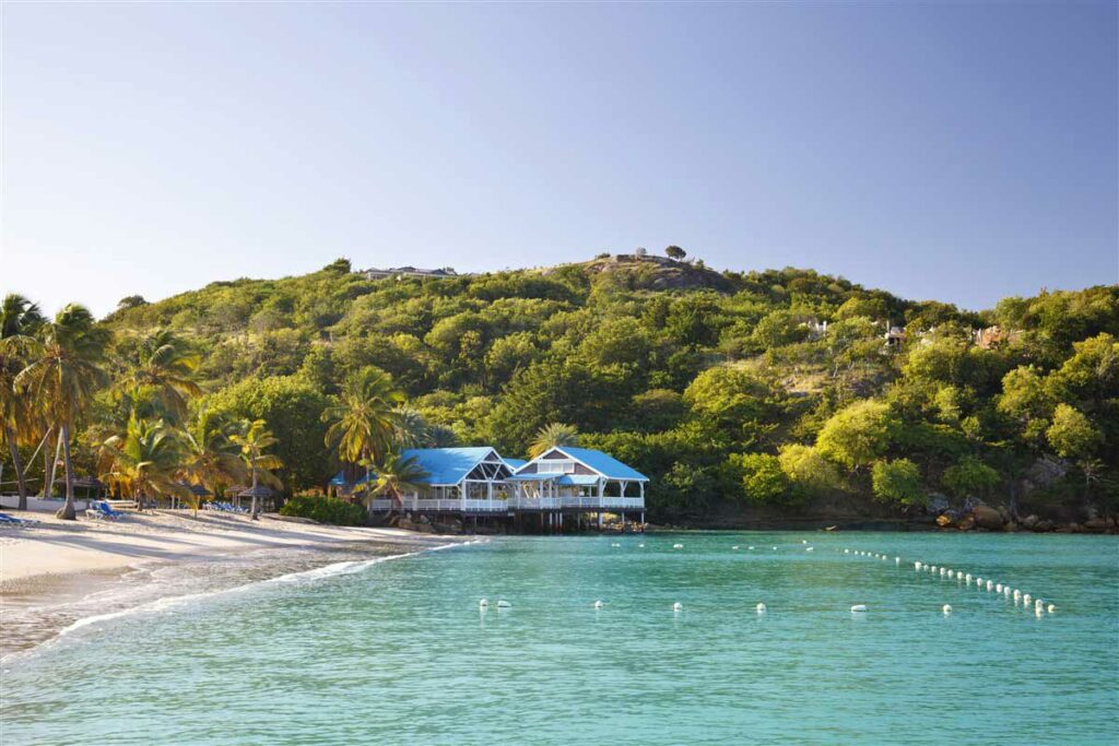 Plage idéal pour la Plongée au turquoise. Idéal pour plonger grâce à notre agence de Voyage 